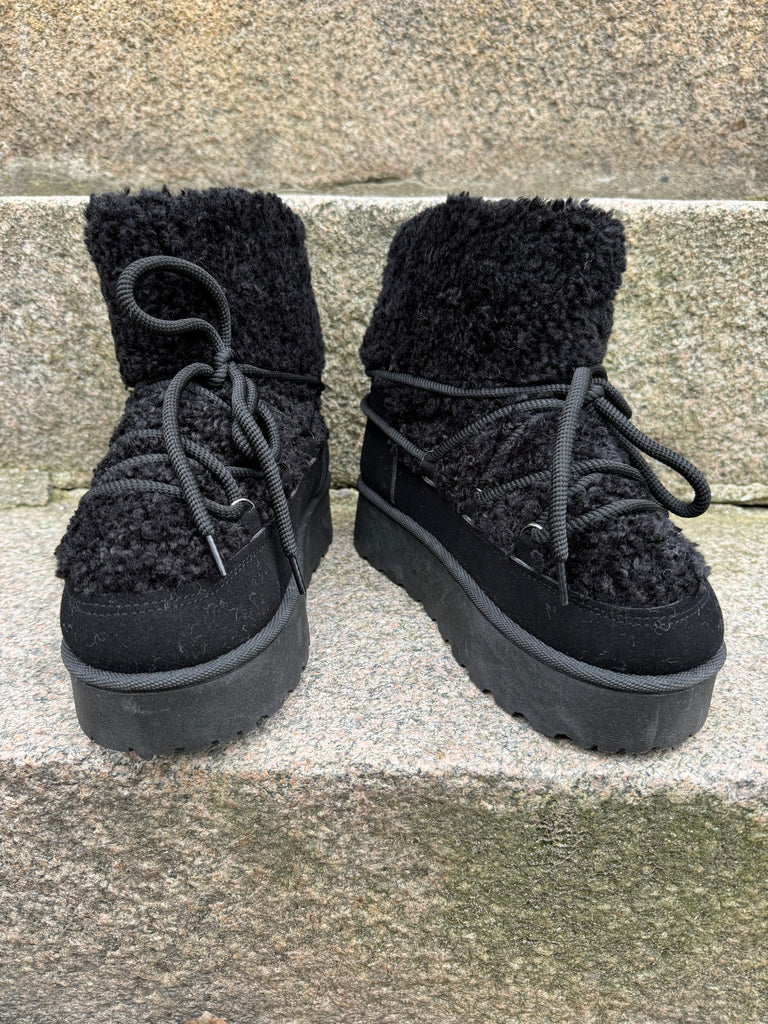 By Engbork 20223 Teddy boot black