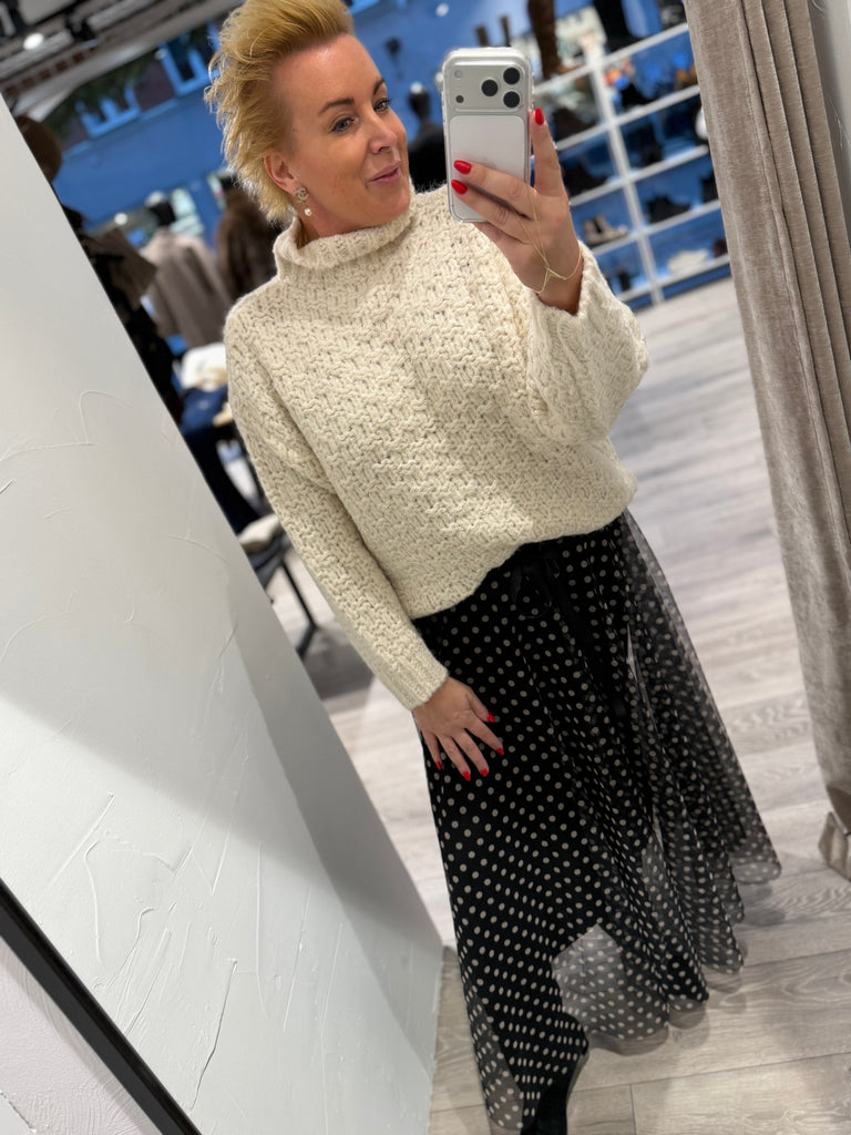 Qnuz 9239 Lux skirt tyl dots black