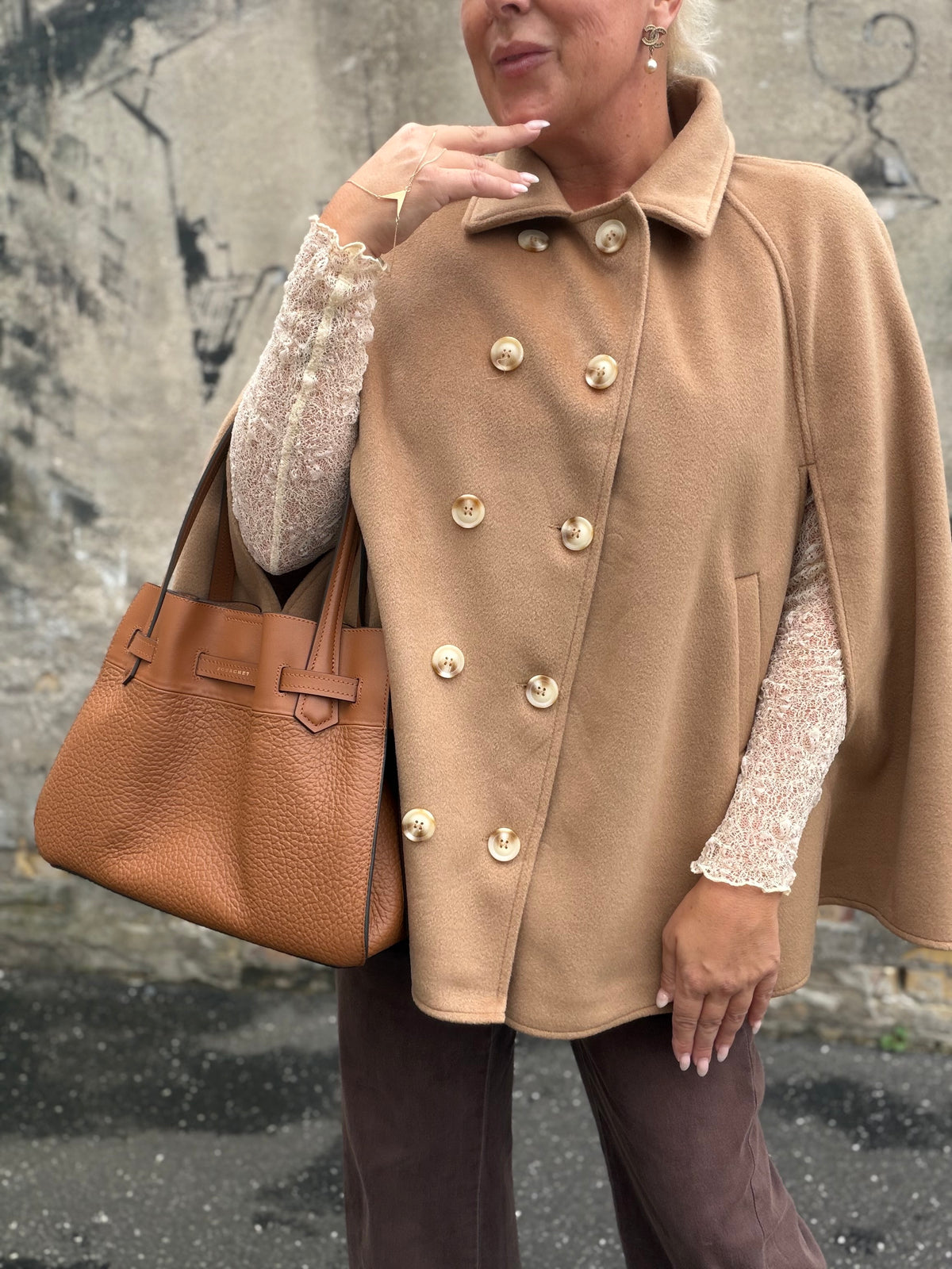 Camelia Cape camel