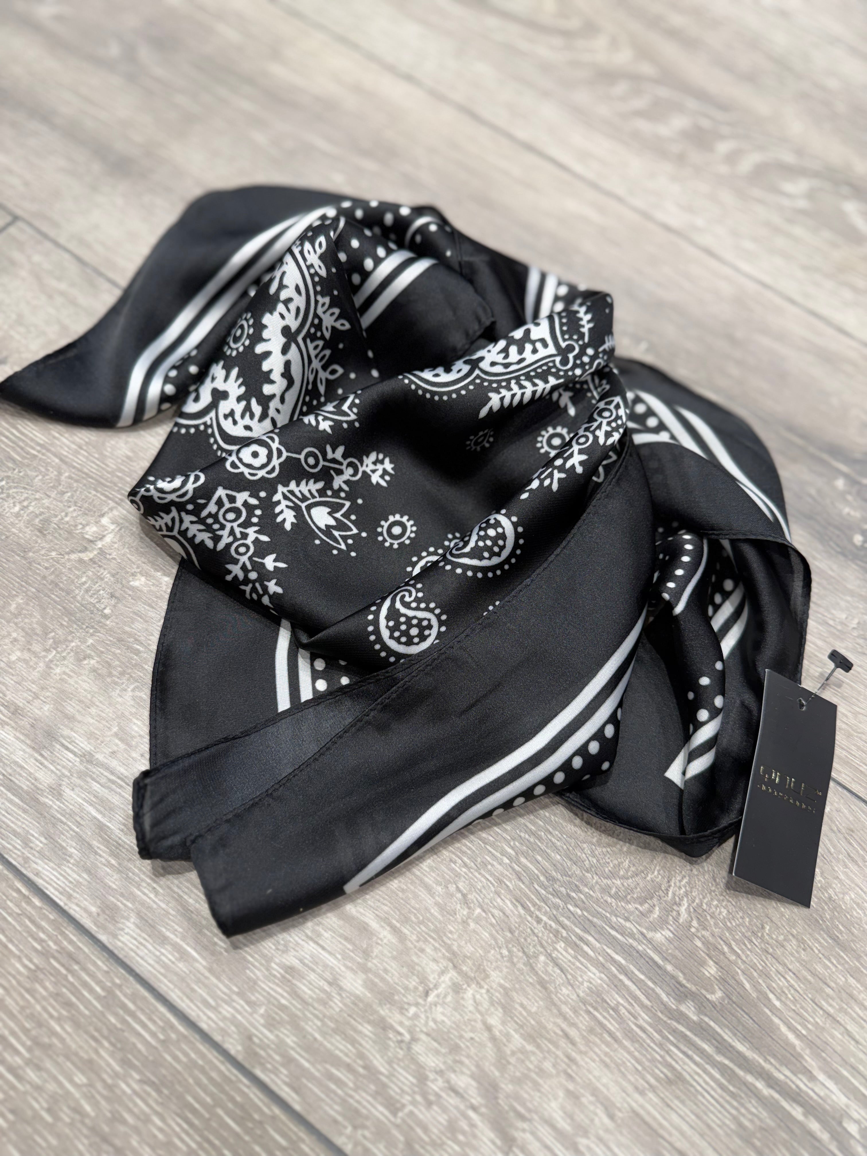 Qnuz 4862 Classic scarf black