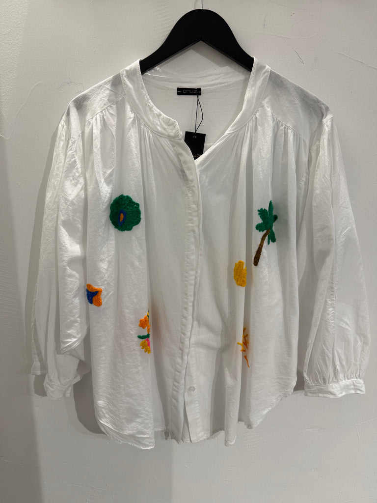 QNUZ 9250 Happy skjorte embrodery white