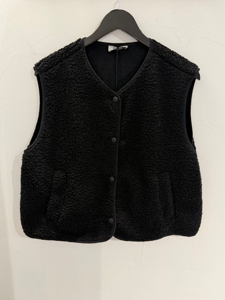 By Engbork Vildte vest duffy black
