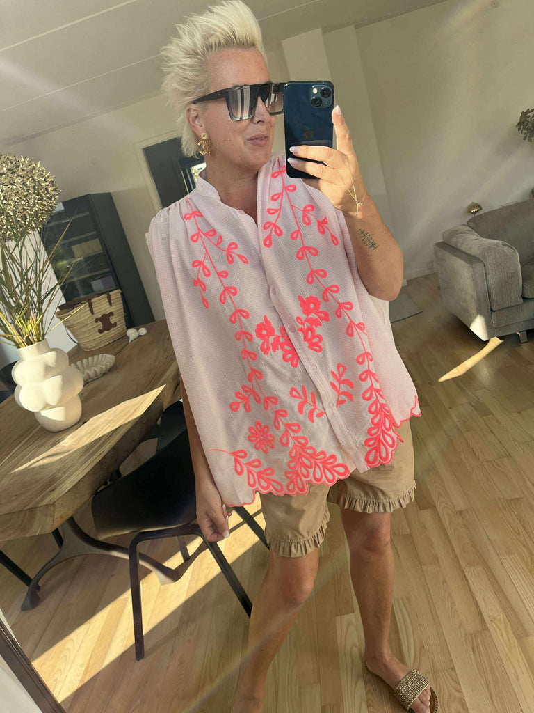 QNUZ 9088 Sus shirt w. embrodery