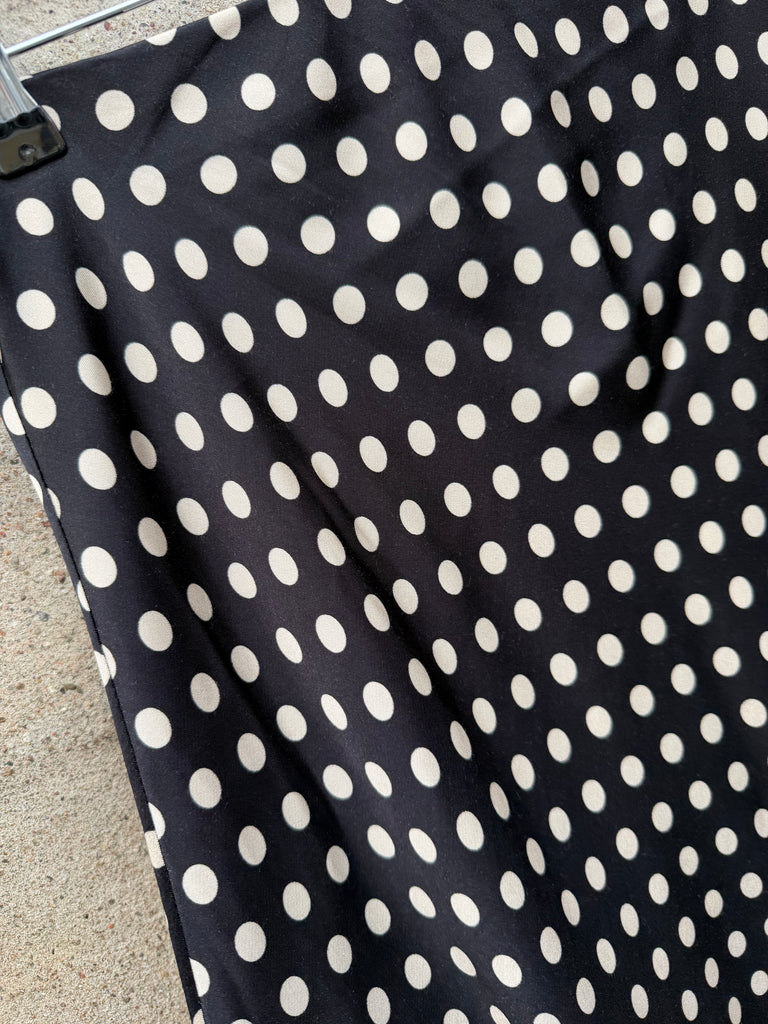 Qnuz 9207 satin skirt big dots black