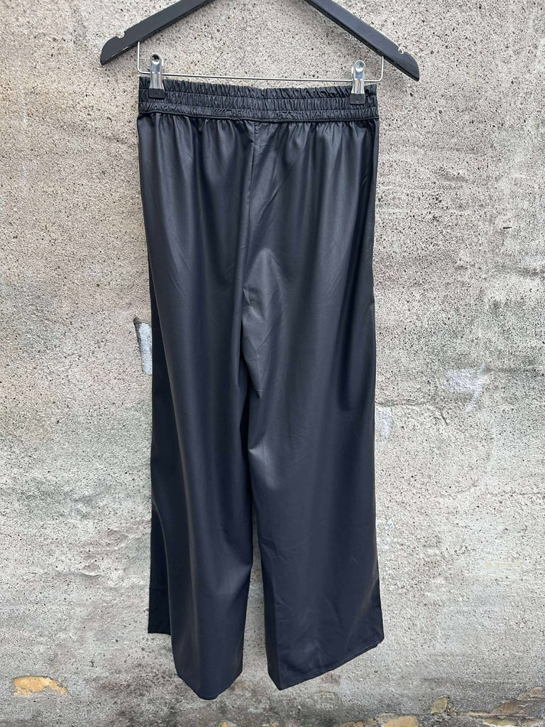 Qnuz 9112 Fake leather pants black
