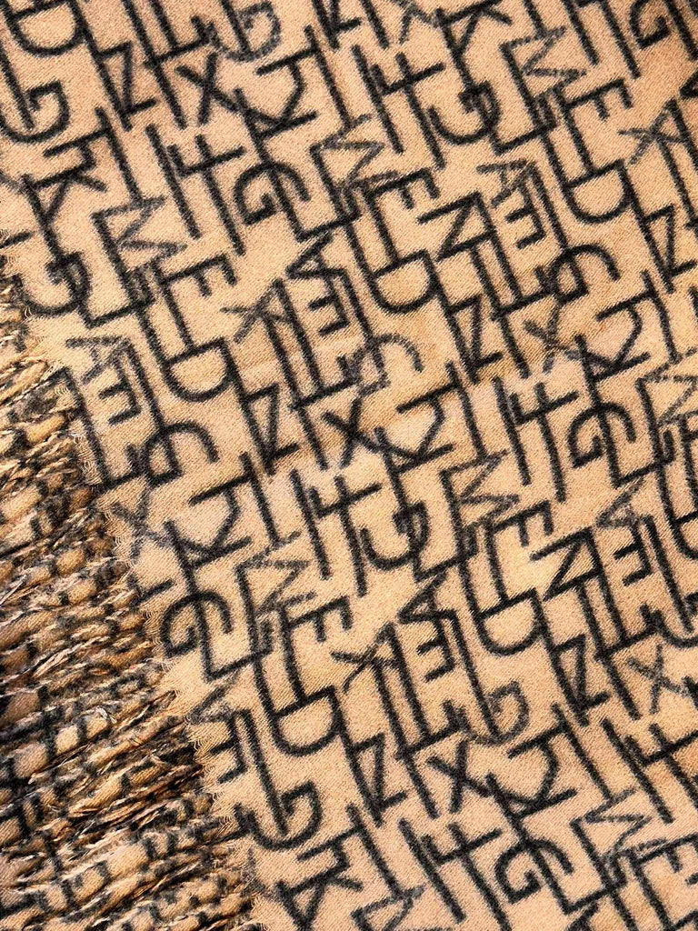 Tørklæde 0252-02 Letters scarf camel