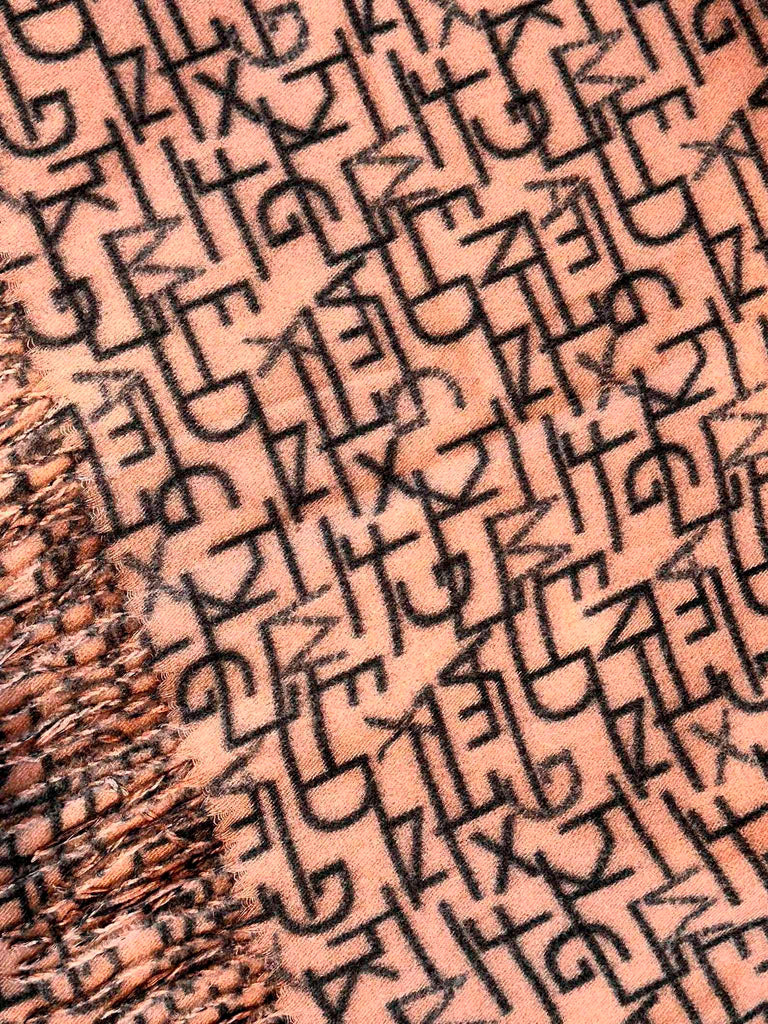 Tørklæde 0252-02 Letters scarf camel