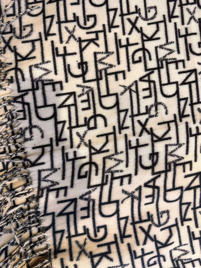Tørklæde 0252-01 Letters scarf cream