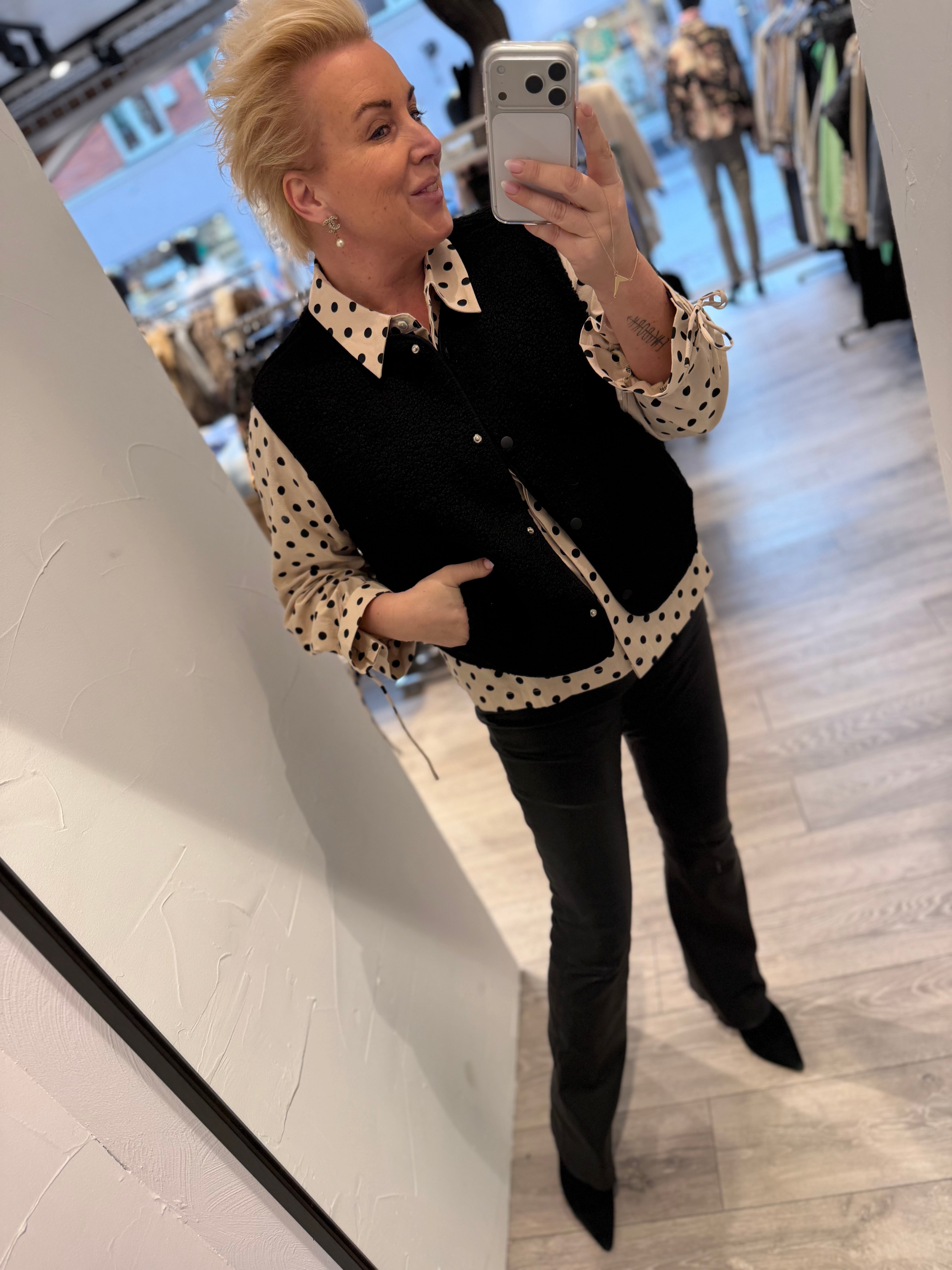 Love & Divine love1497 shirt dot cream