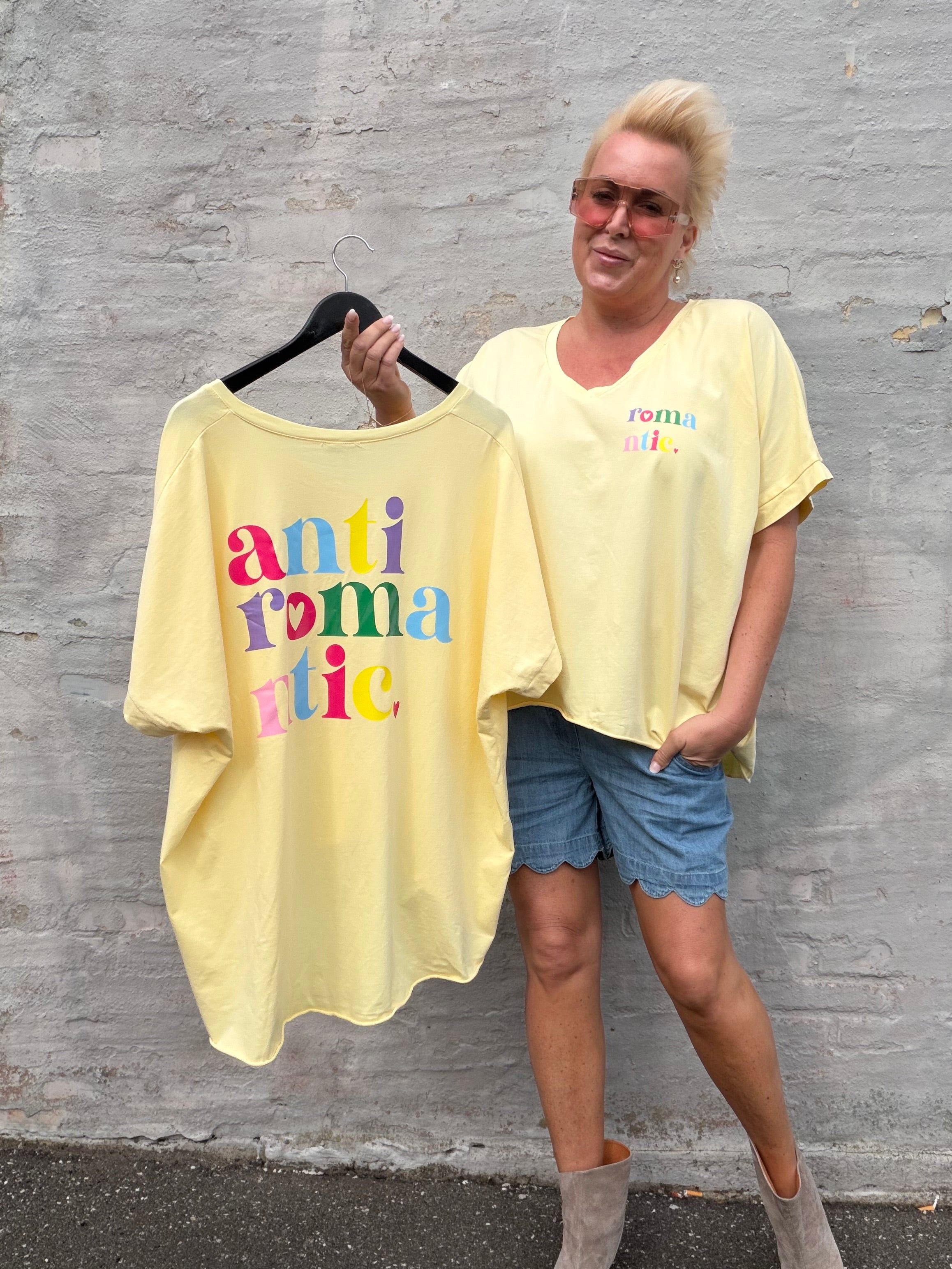 Romantic oversize T-shirt yellow