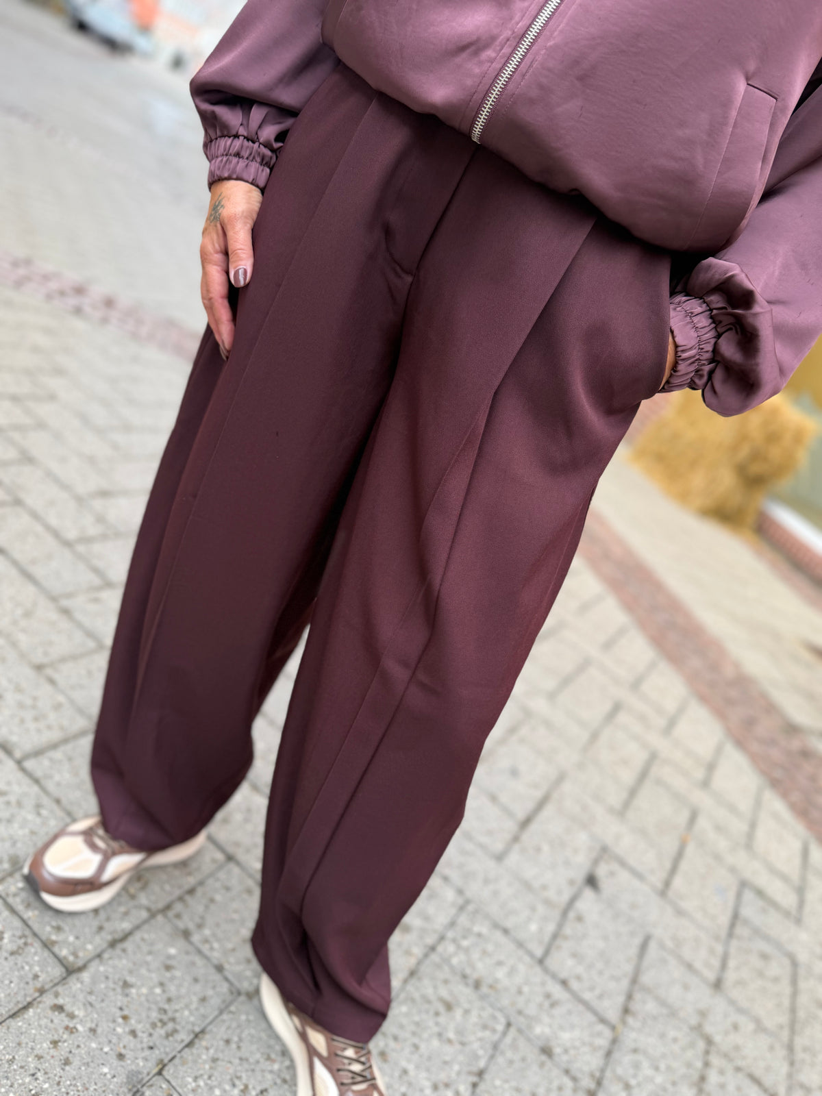 Love & Divine love1615 pants dark berry