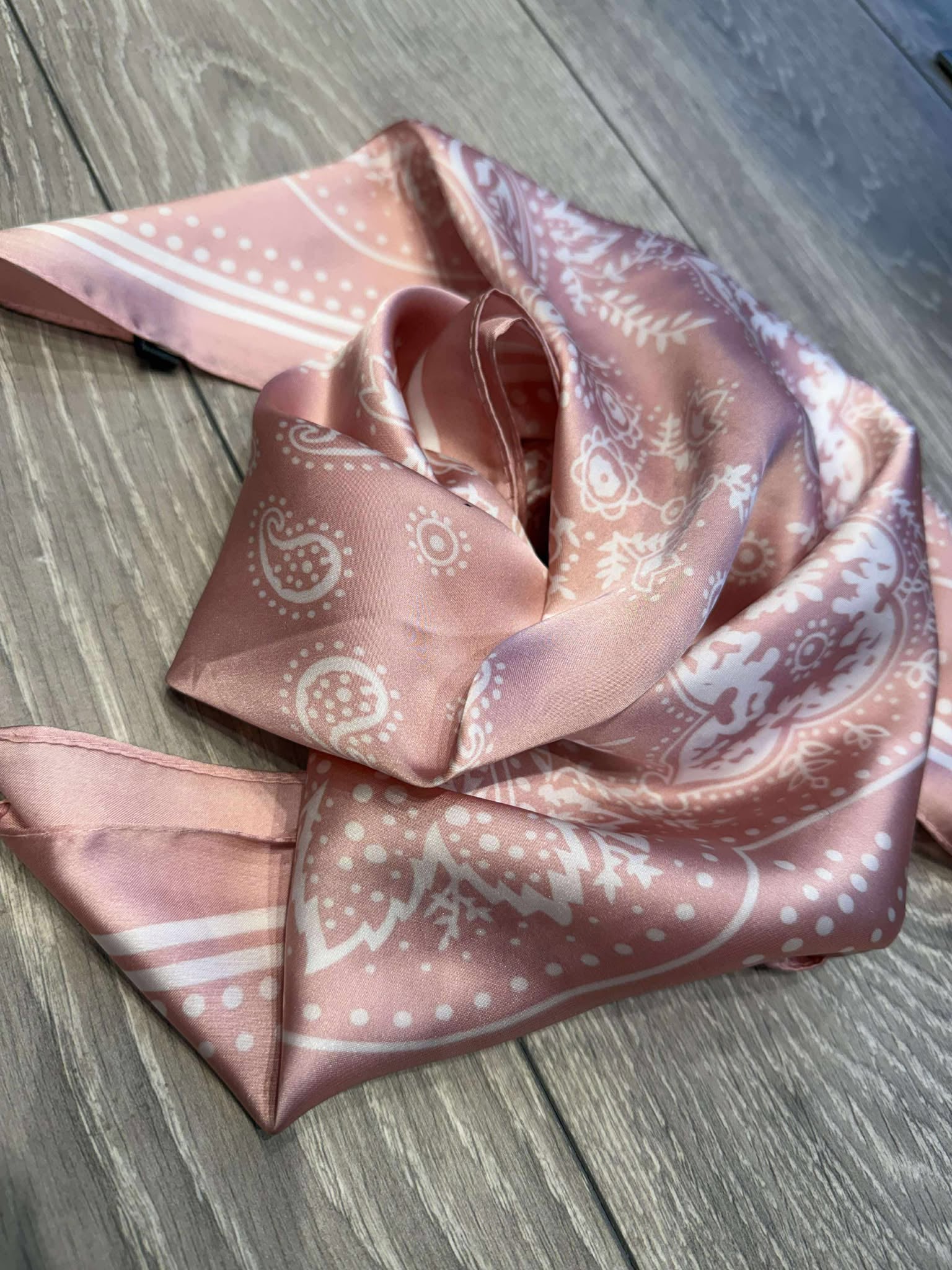 By Engbork Bandana satin scarf rose