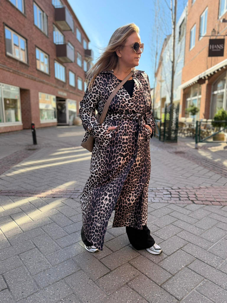 By Engbork Odette long trench coat leo