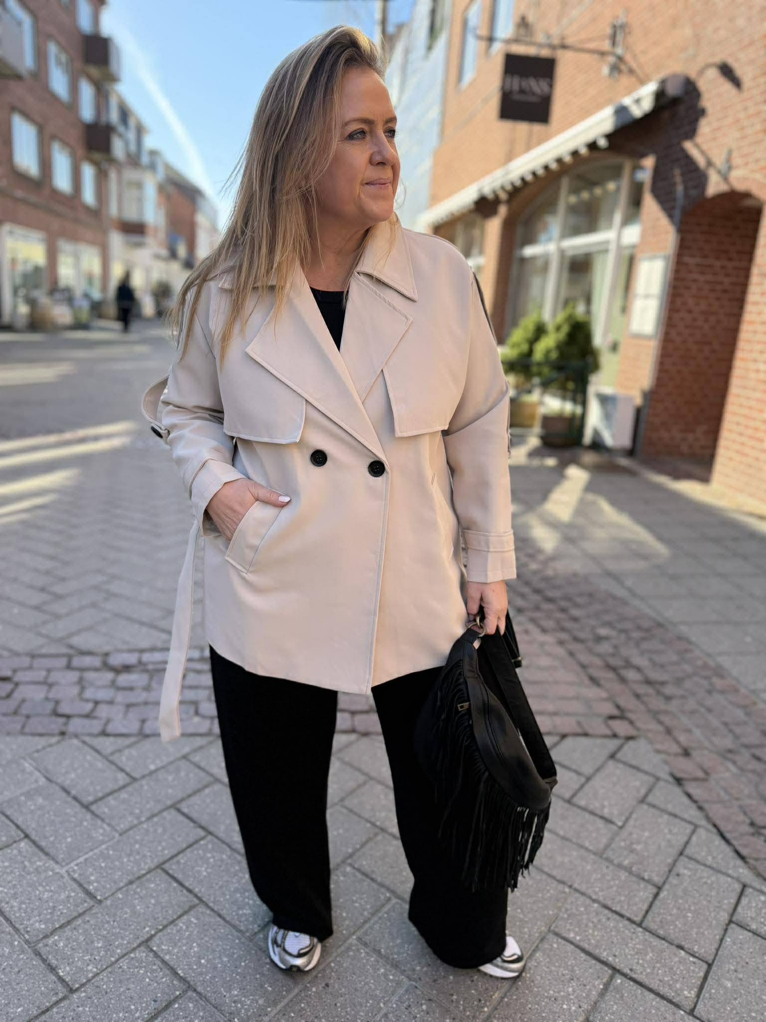 By Engbork Juliet short trench coat sand
