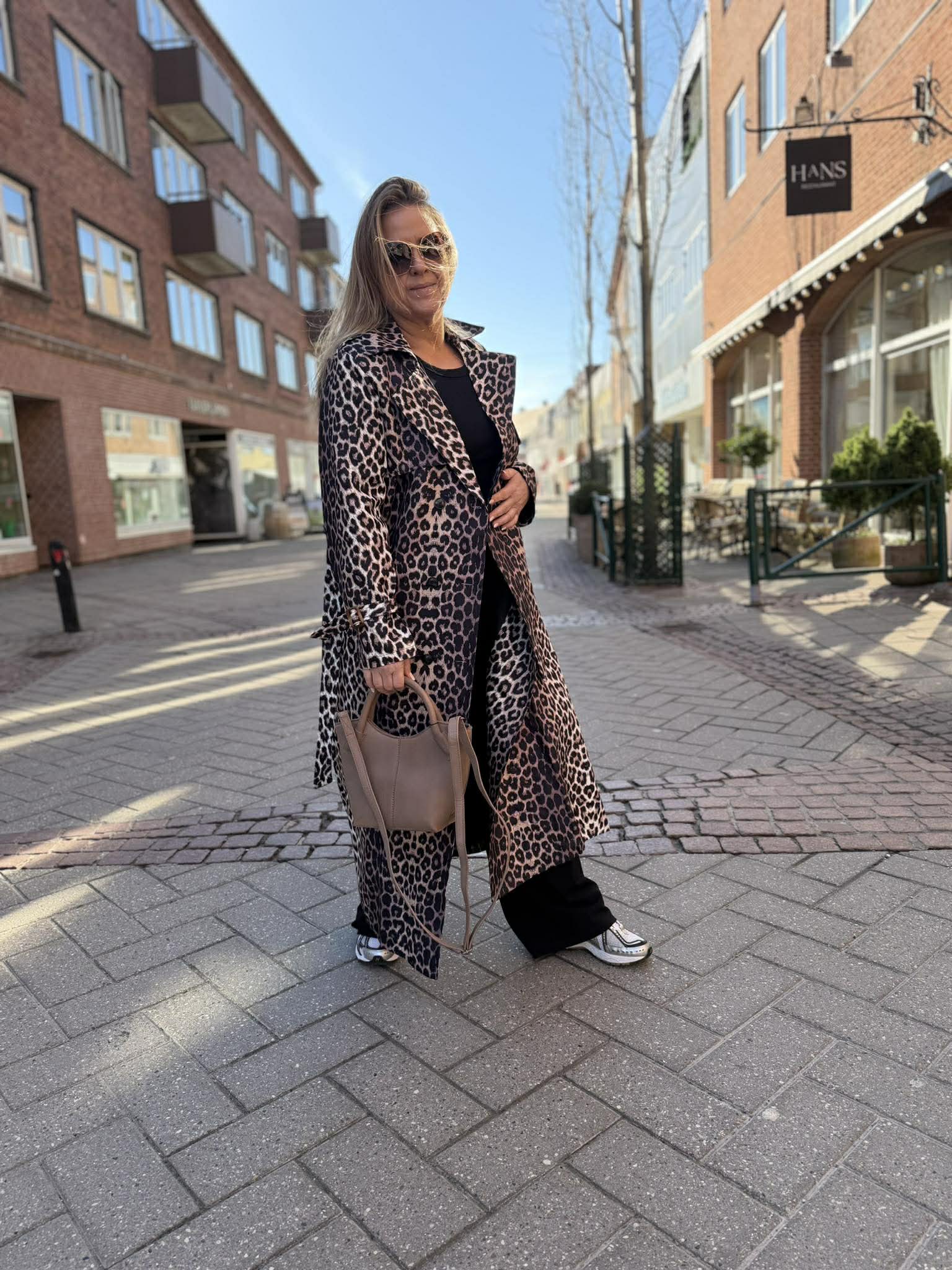 By Engbork Odette long trench coat leo