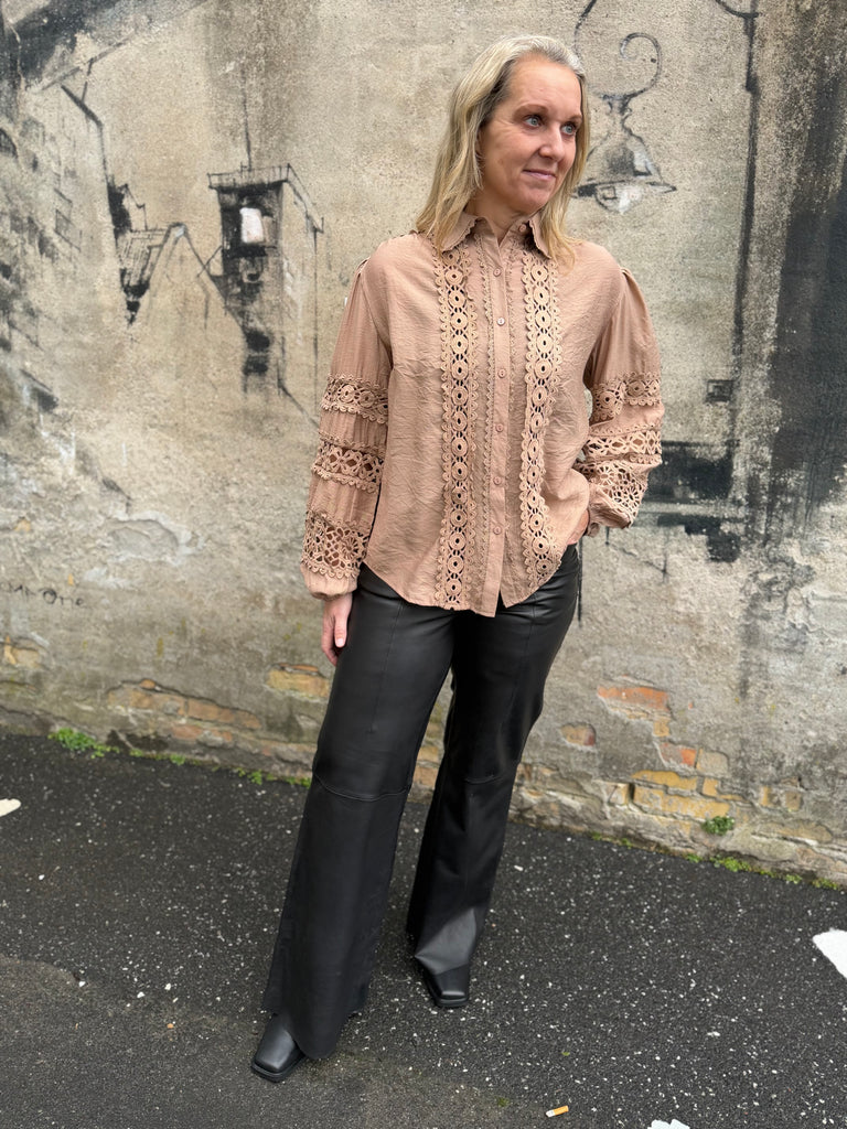 Qnuz 9213 shirt lace taupe