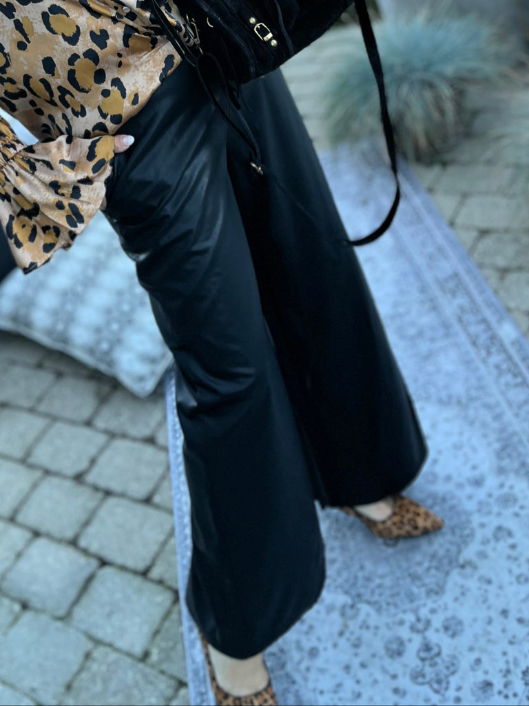 Qnuz 9112 Fake leather pants black