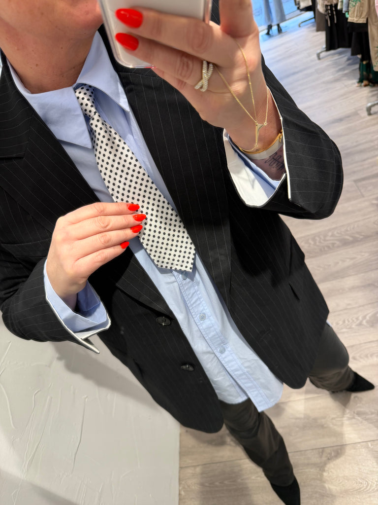 By Engbork slips dot white