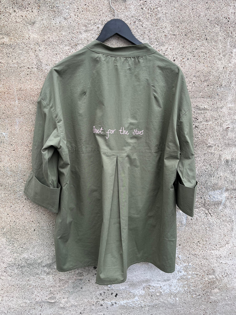 WAUW Luna shirt shoot for the stars olive