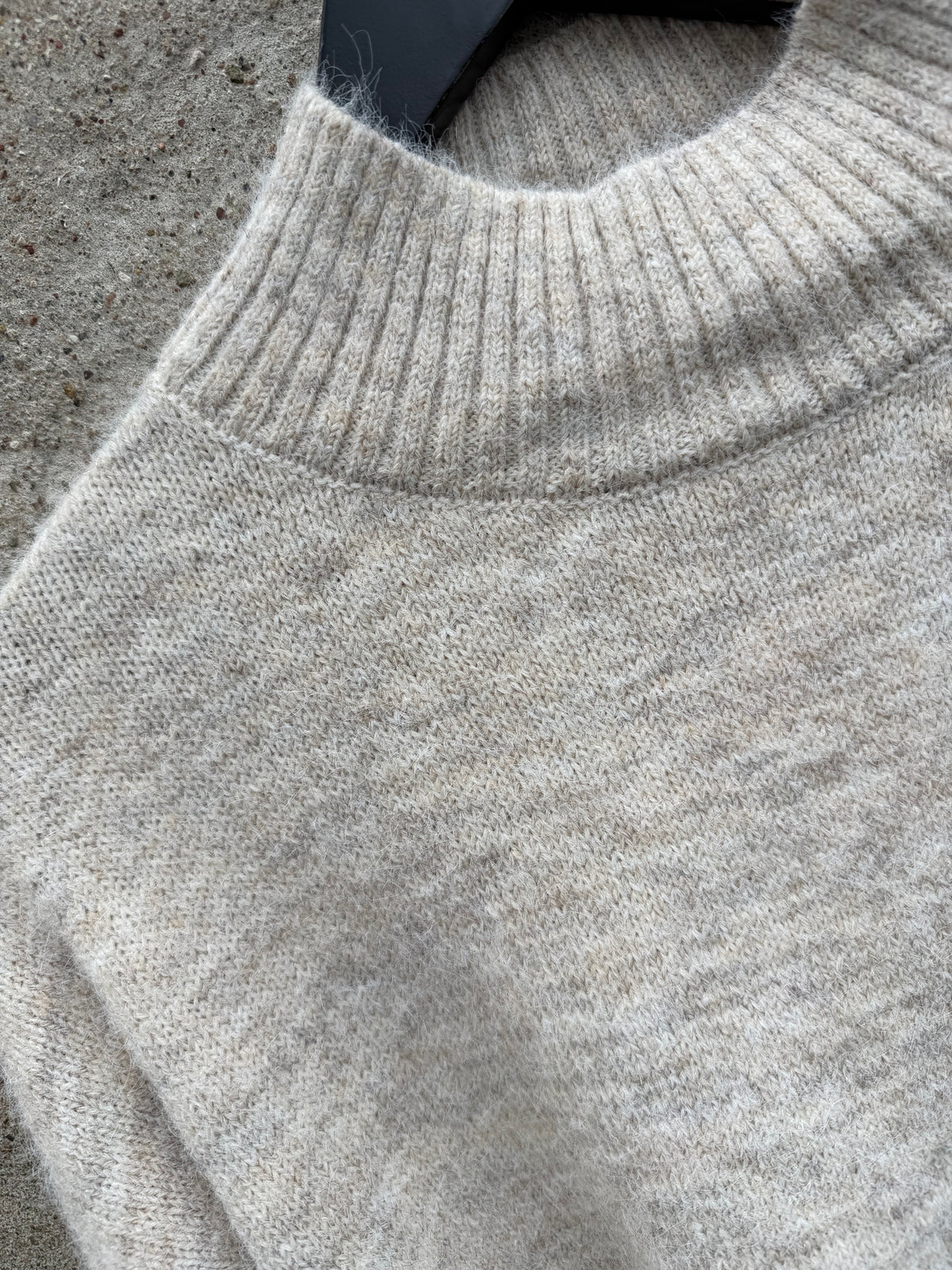 Malua strik high neck melange sand