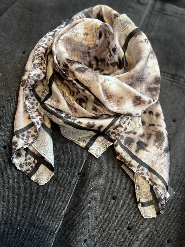 Qnuz 4823 Sus print black