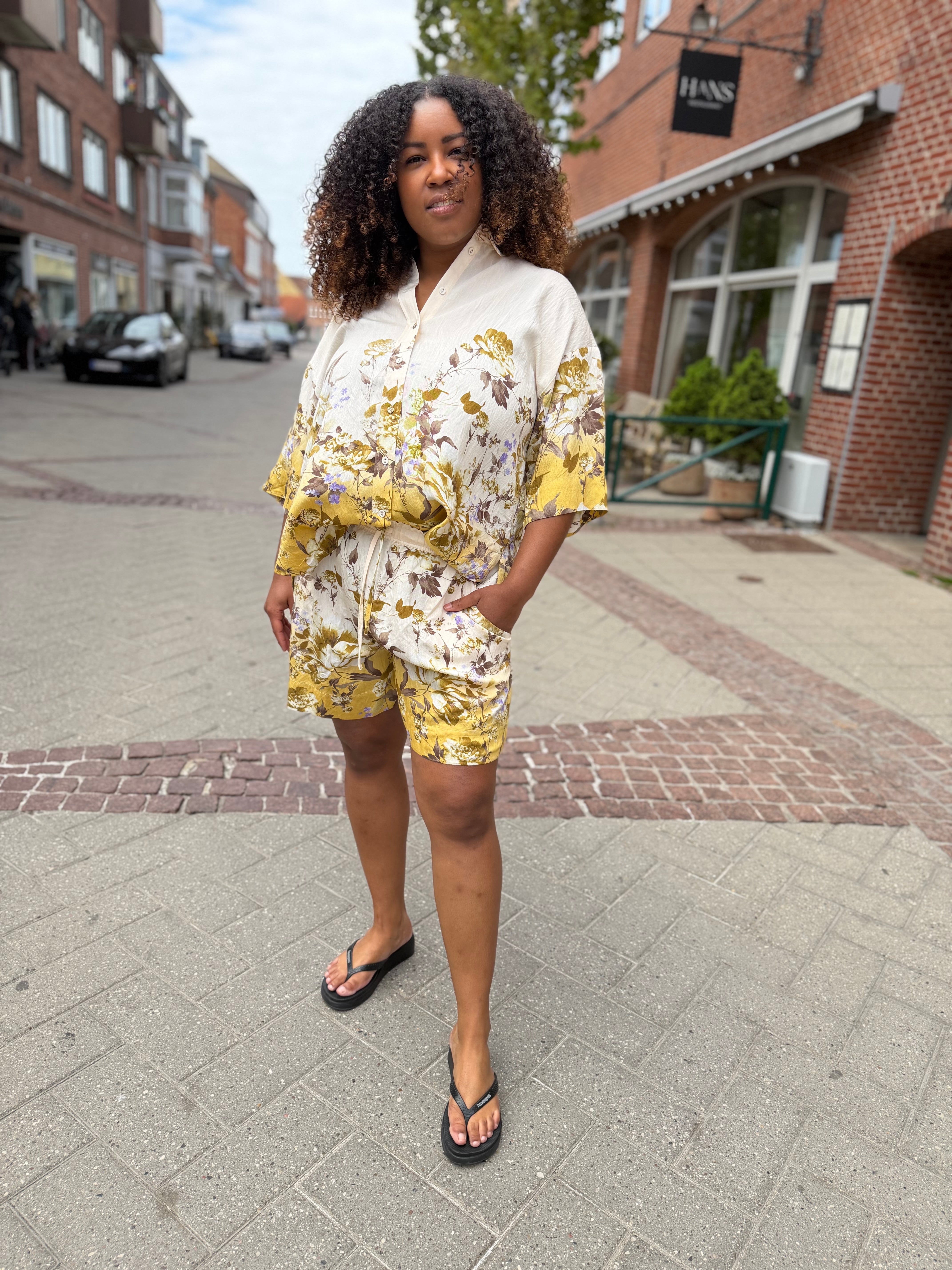Love & Divine love971-16 shirt flower yellow