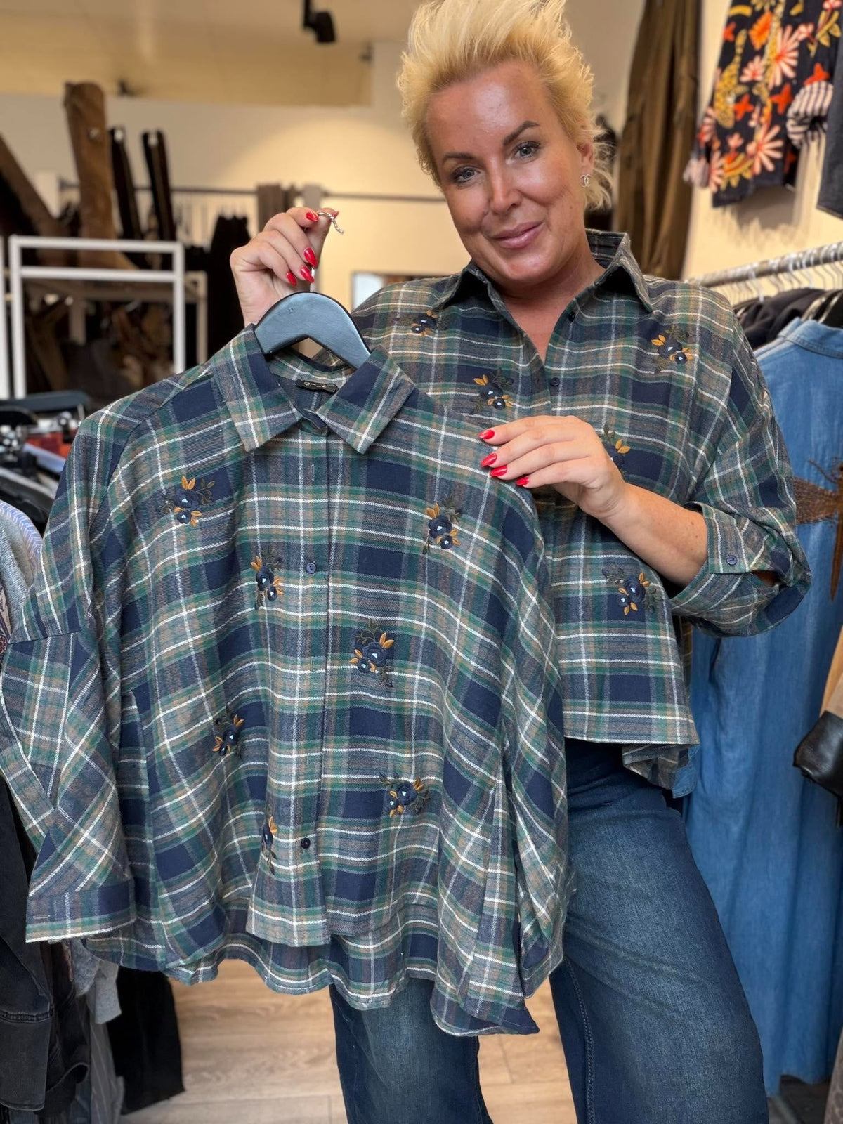 Qnuz 9520 Checkered shirt embrodery blue
