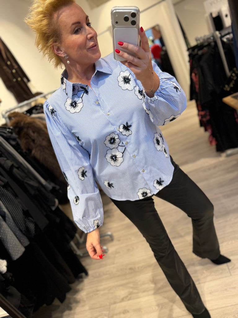 Love & Divine love1430 shirt blue flower