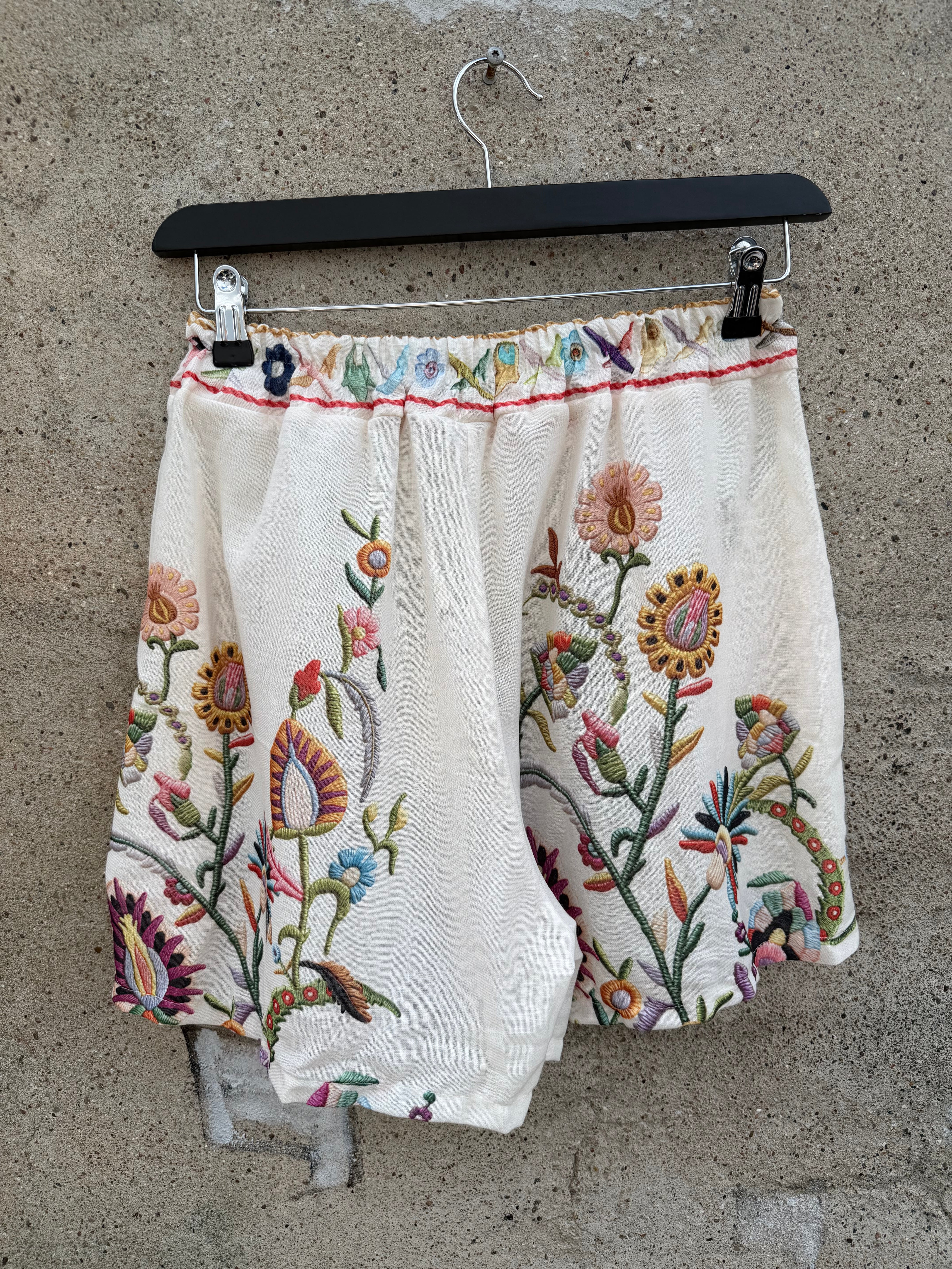 Floral print shorts creme