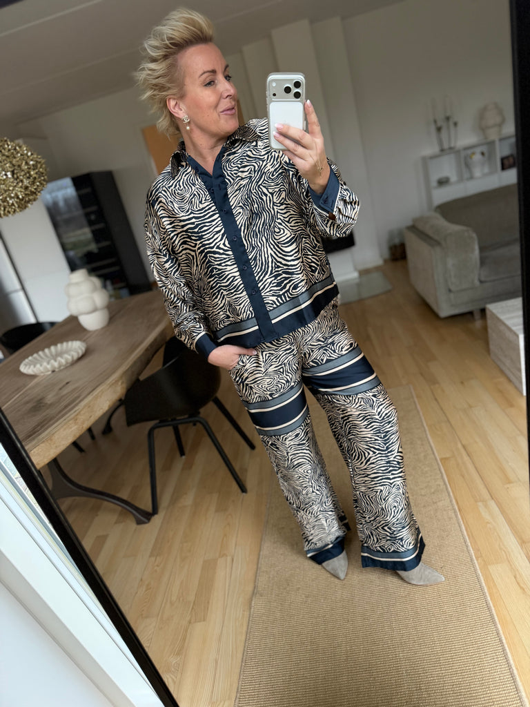 Love & Divine love1393-1 shirt navy zebra