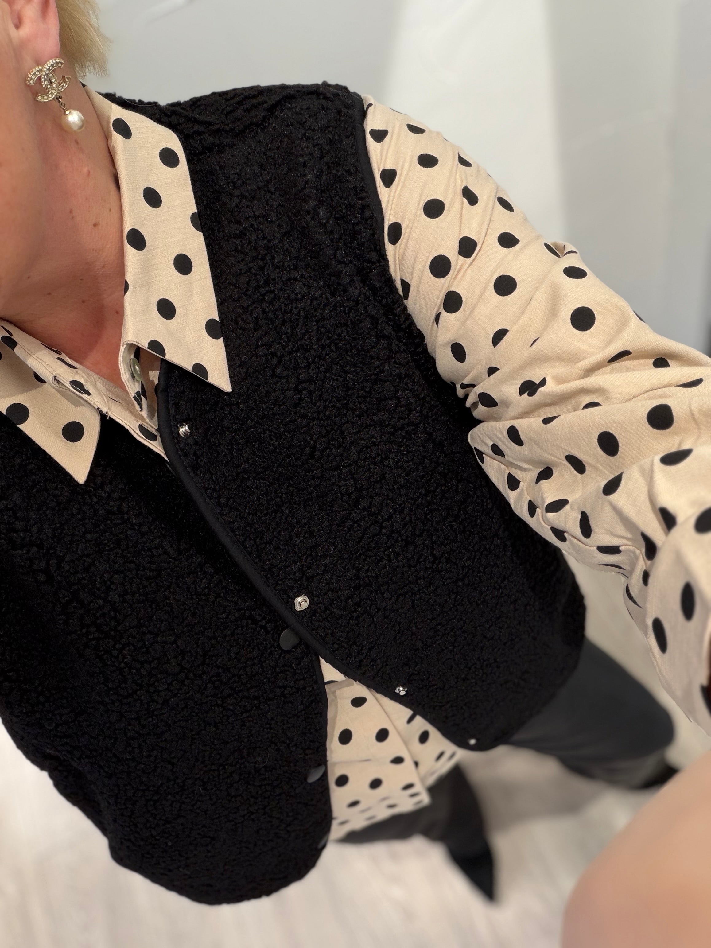 Love & Divine love1497 shirt dot cream