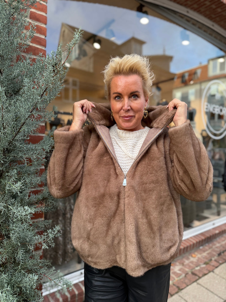 By Engbork Norma faux fur taupe