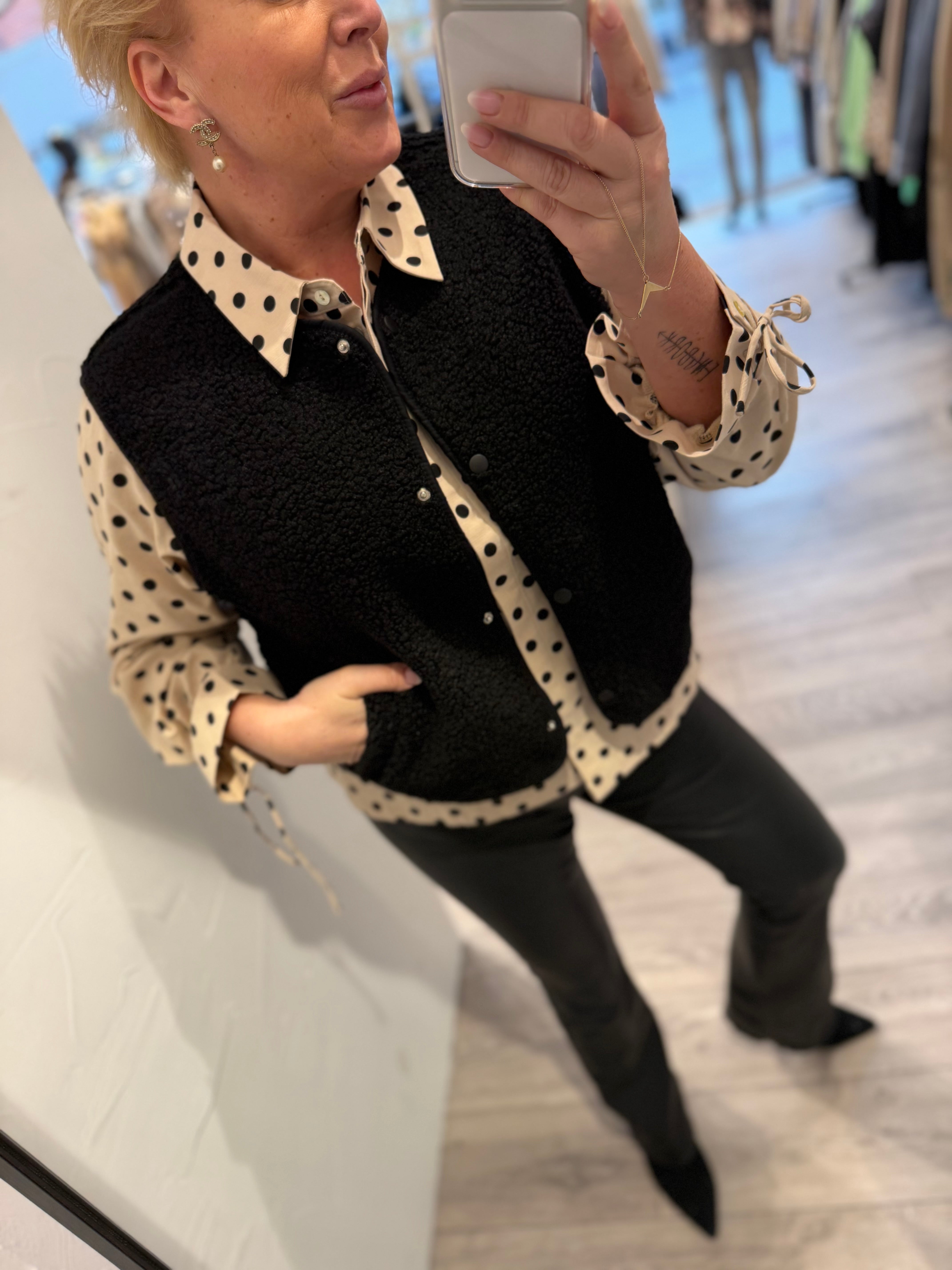 Love & Divine love1497 shirt dot cream