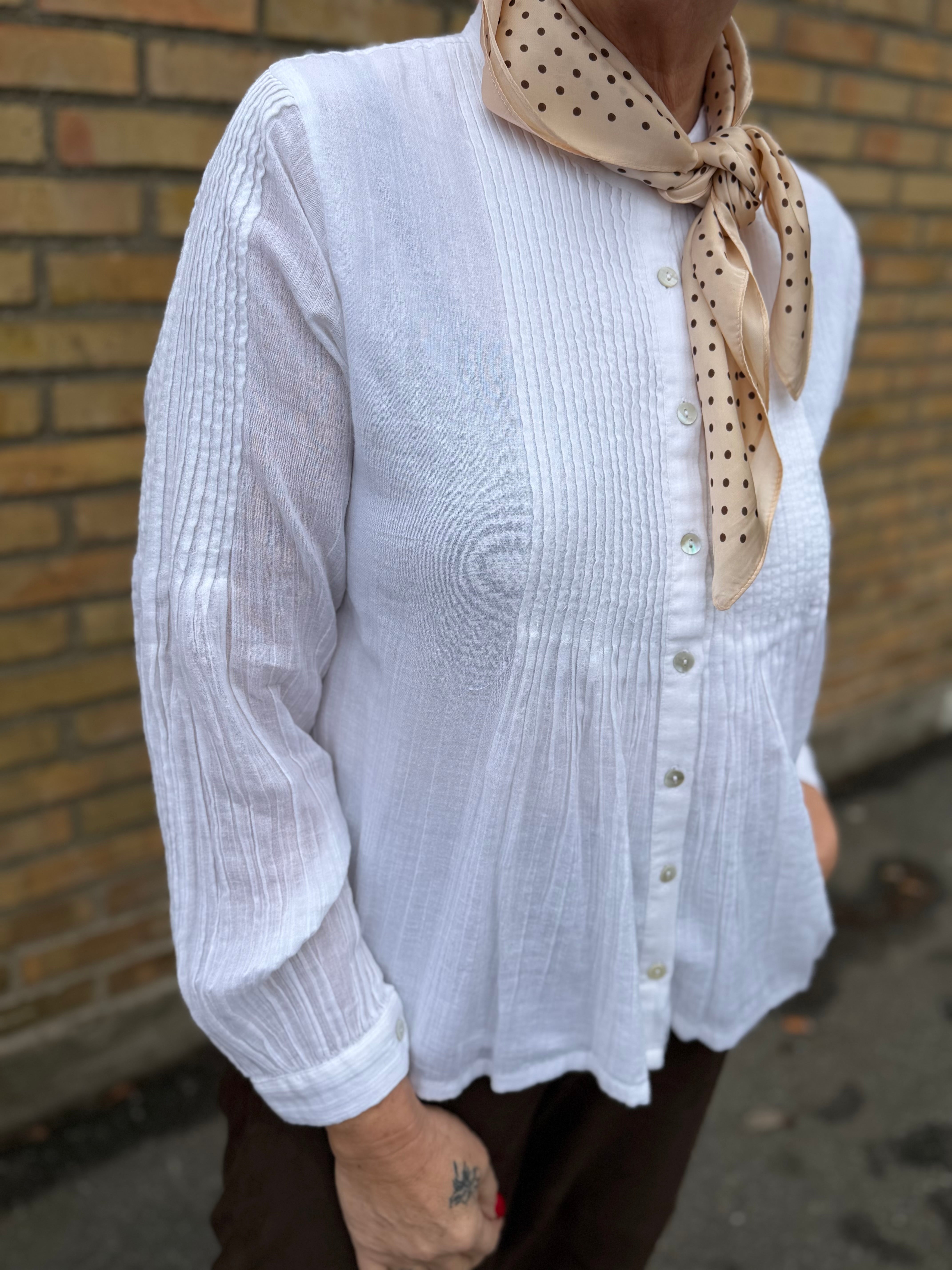 WAUW Paula shirt paper