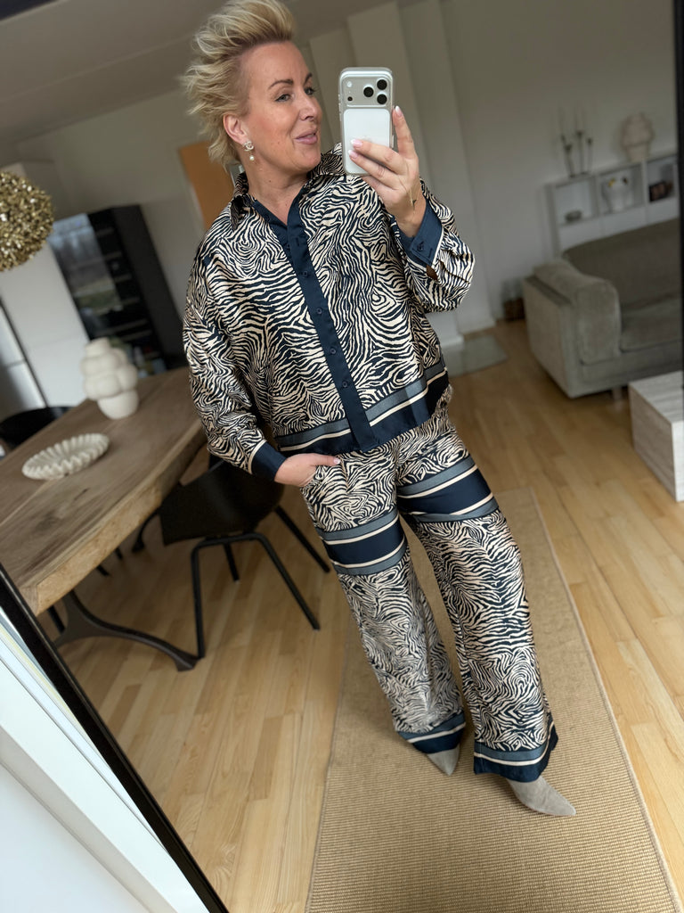 Love & Divine love1393-1 shirt navy zebra