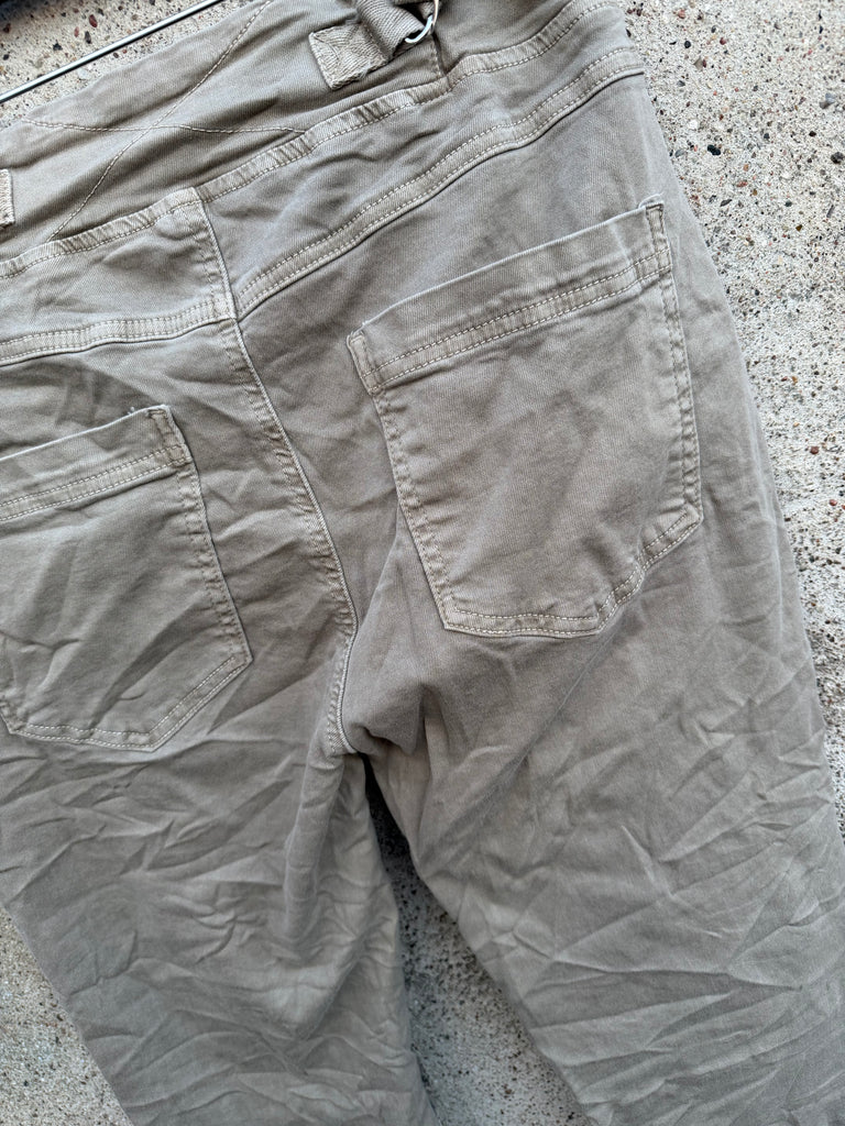 Boho Love B1031 Aja buks taupe