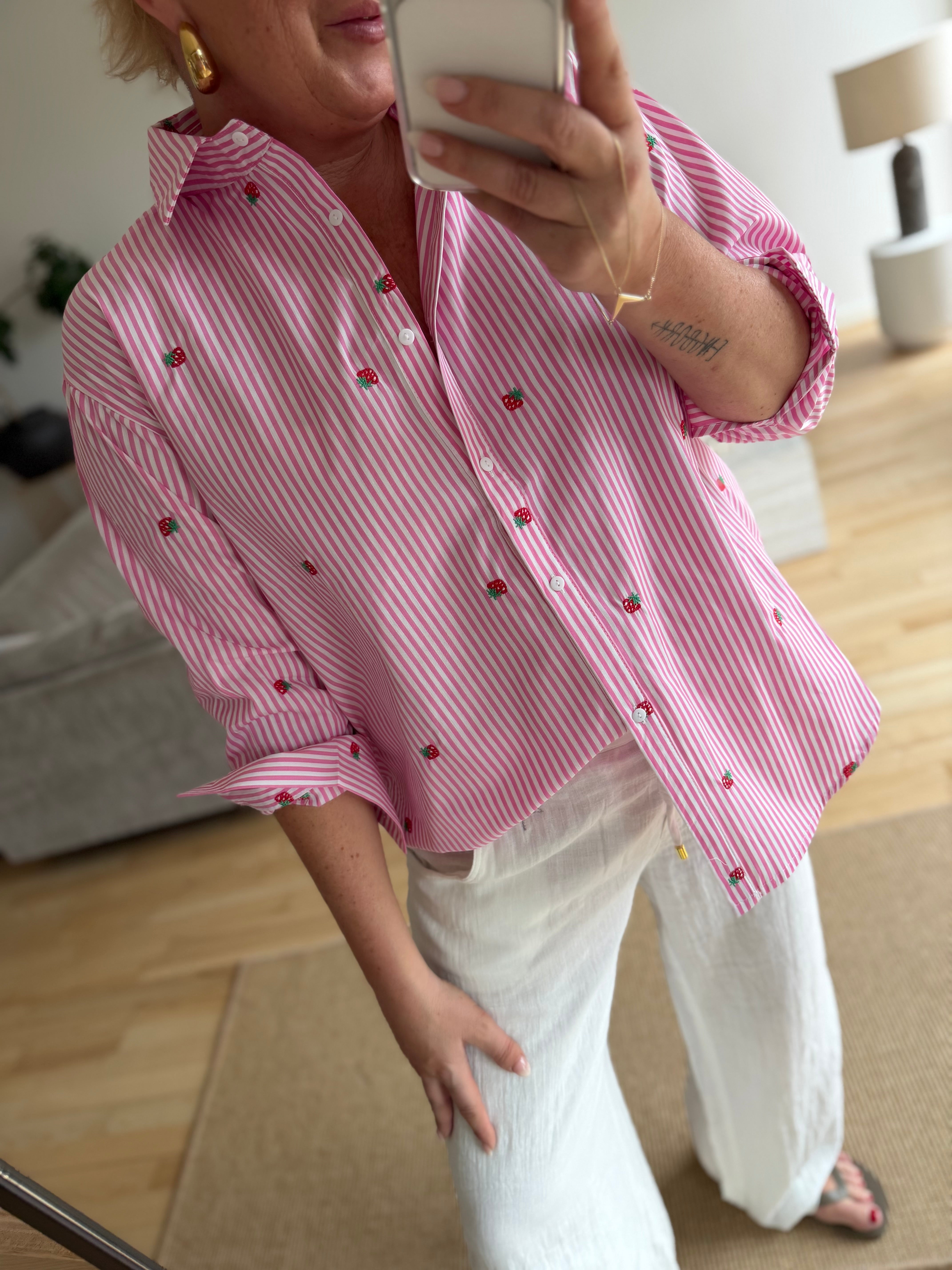 QNUZ 9277 Strawberry shirt bublegum