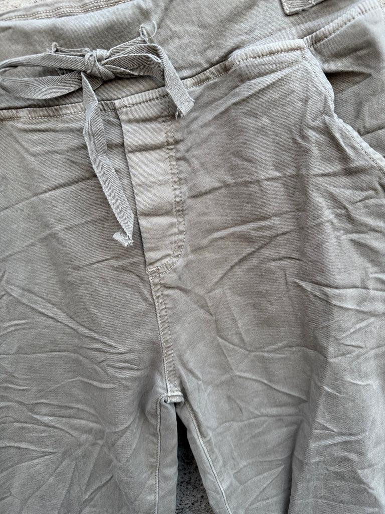 Boho Love B1031 Aja buks taupe