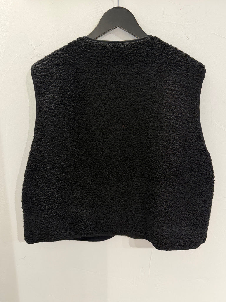 By Engbork Vildte vest duffy black