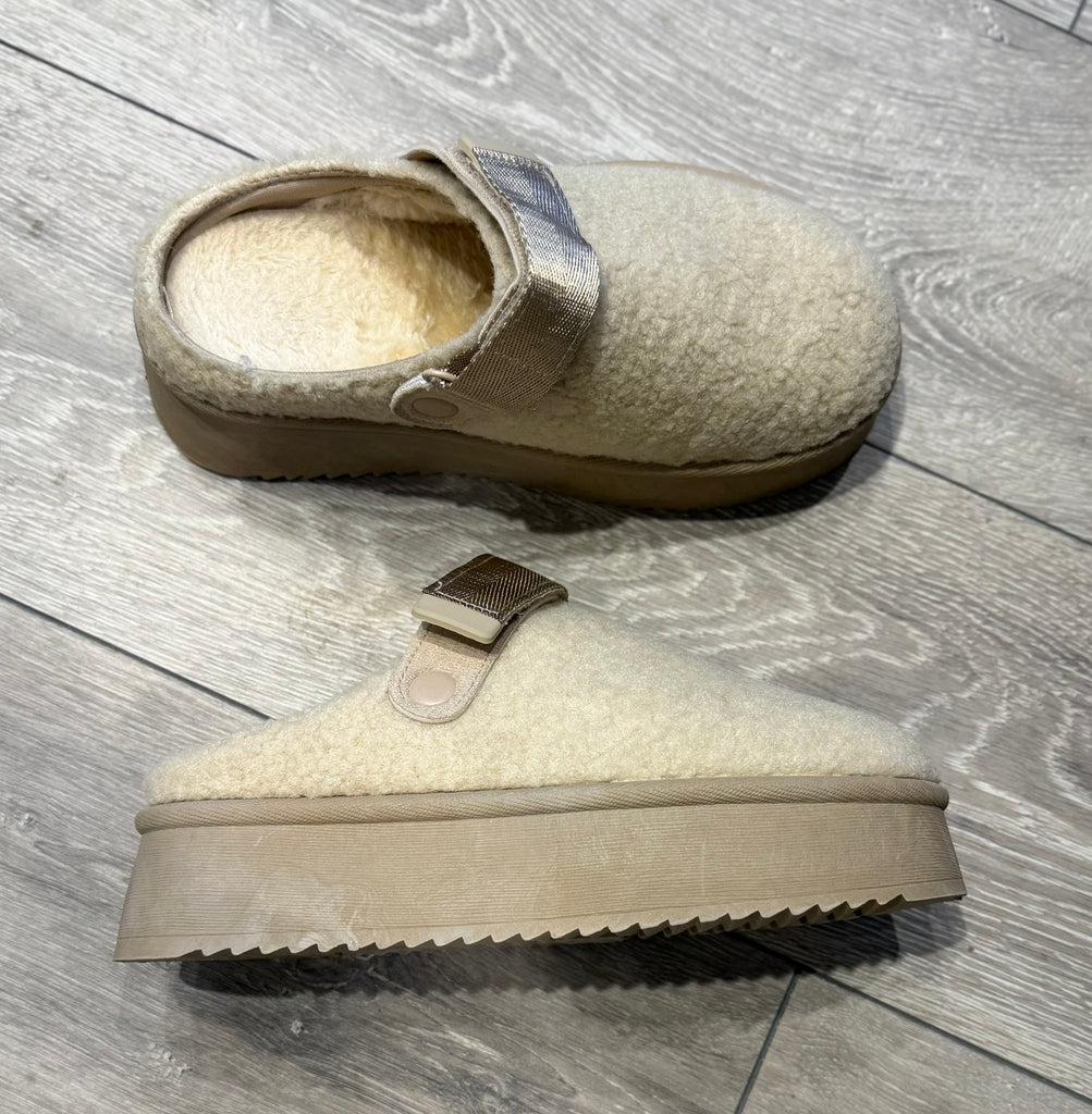 Qnuz 7752 sheep shoe beige