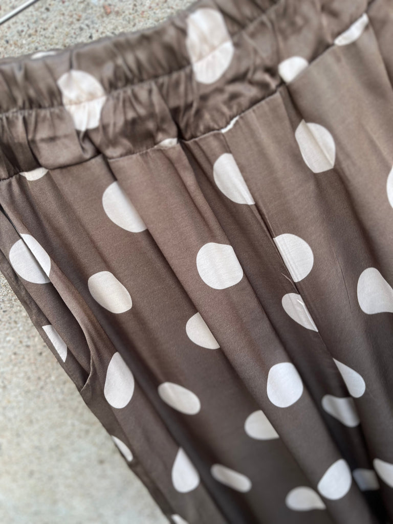 Boho Love B1296 buks dot satin taupe