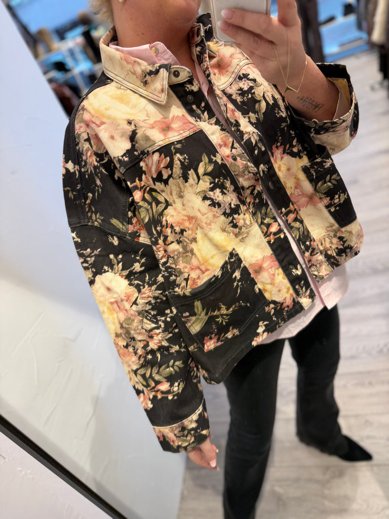 Sofie Schnoor S261125 Amaya boxy jacket flower