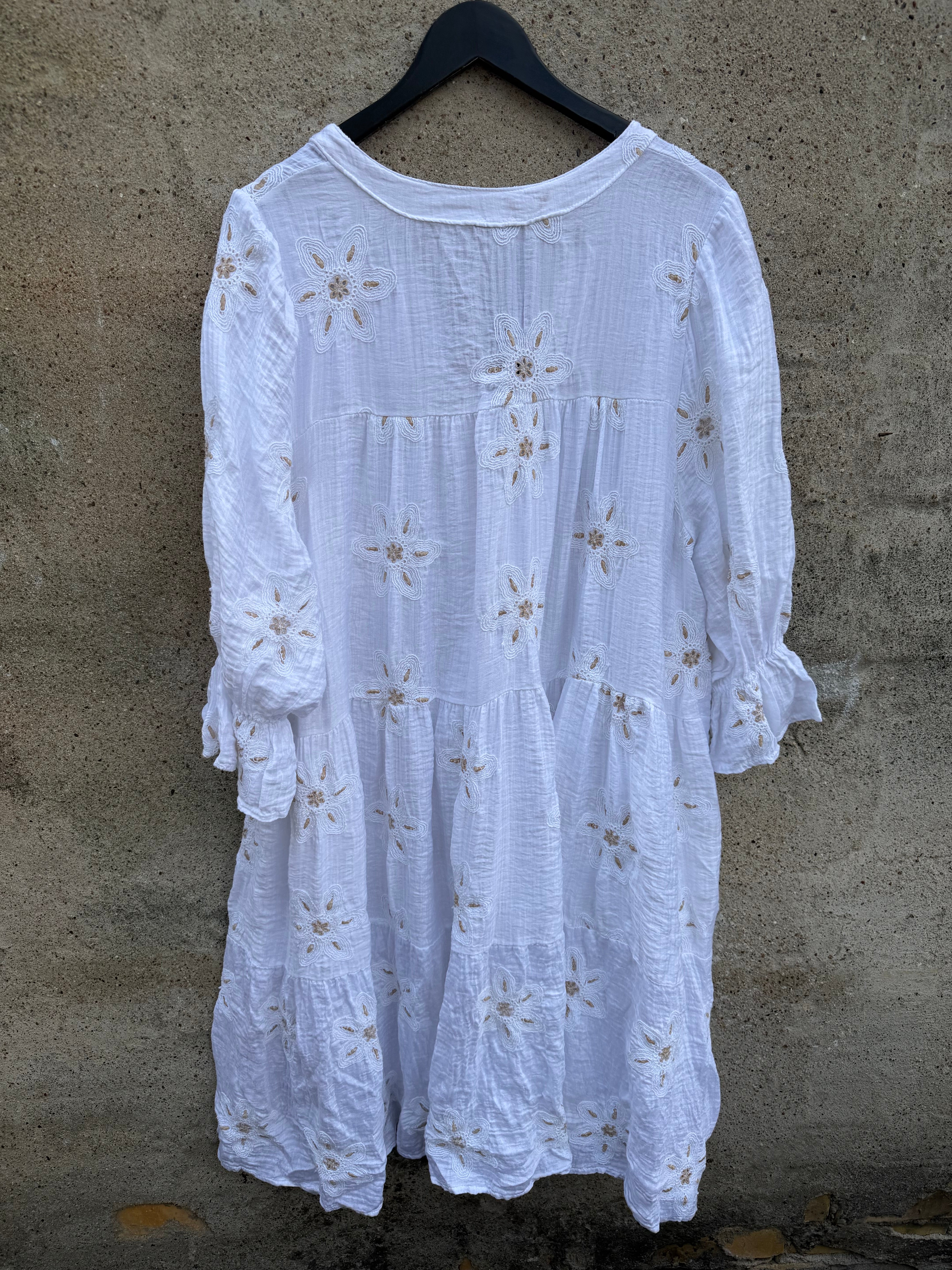 Qnuz 9348 Embrodery dress white