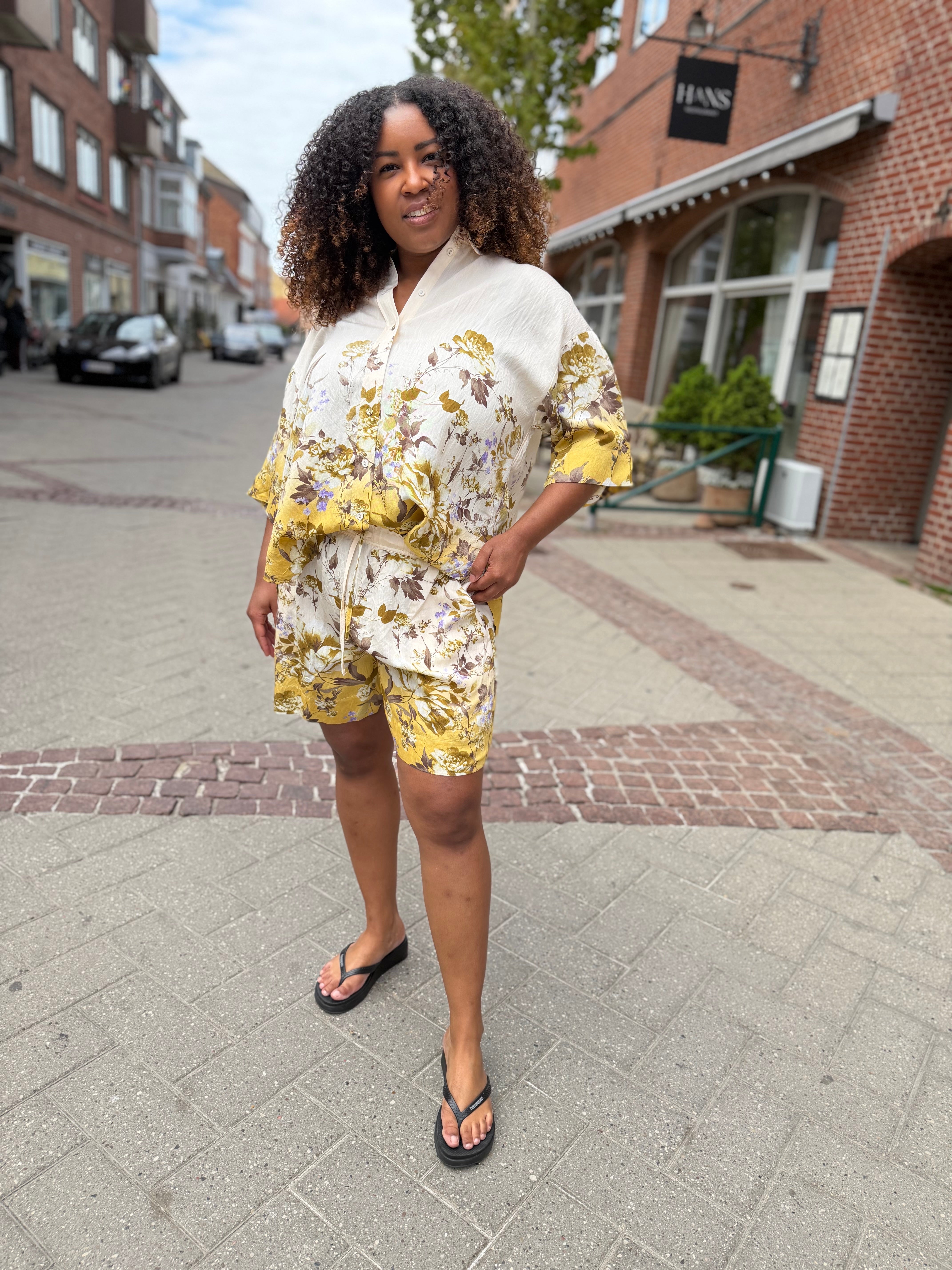 Love & Divine love971-16 shirt flower yellow