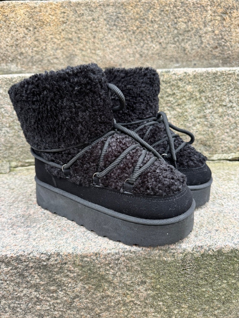 By Engbork 20223 Teddy boot black