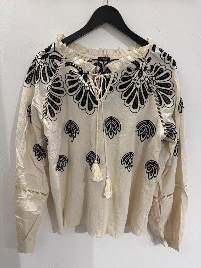 QNUZ 9249 Embrodery skjorte black white