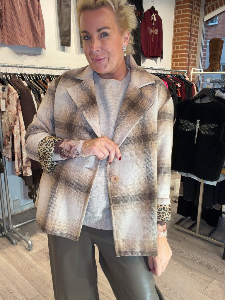 By Engbork Nelly jakke tern