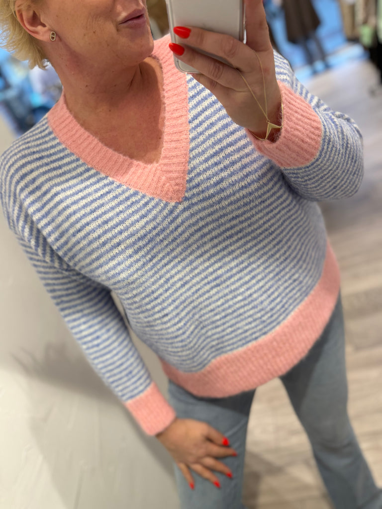 By Engbork Verni strik v- neck stripe