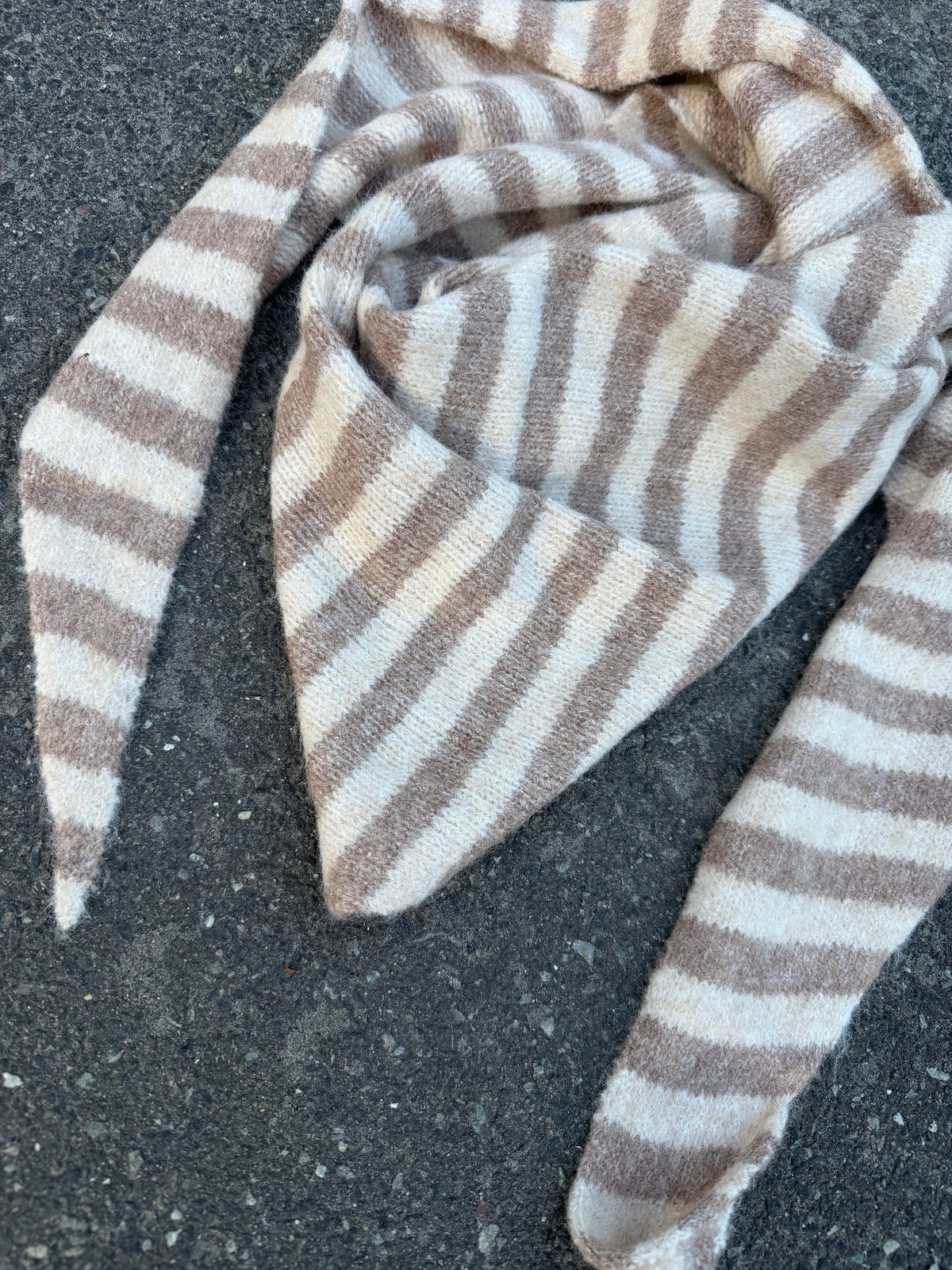 Qnuz 4960 Stripes knitted scarf beige