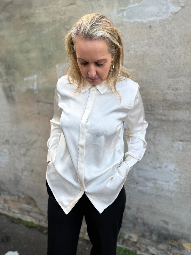 Love & Divine love1474 shirt cream